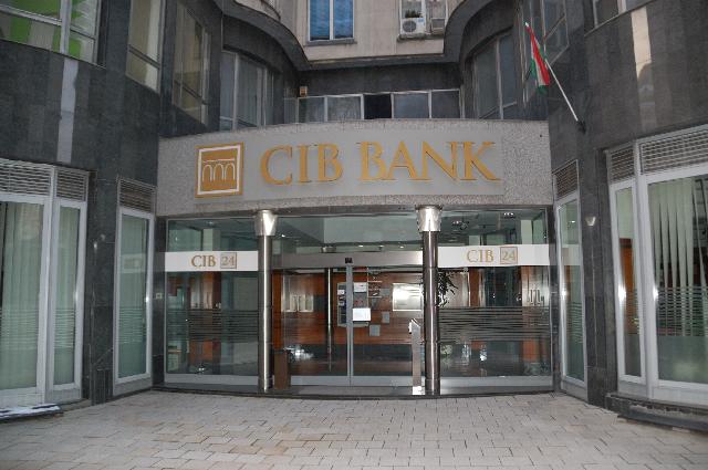 Banki elszámolás - CIB: megnőtt az ügyfélforgalom a fiókokban