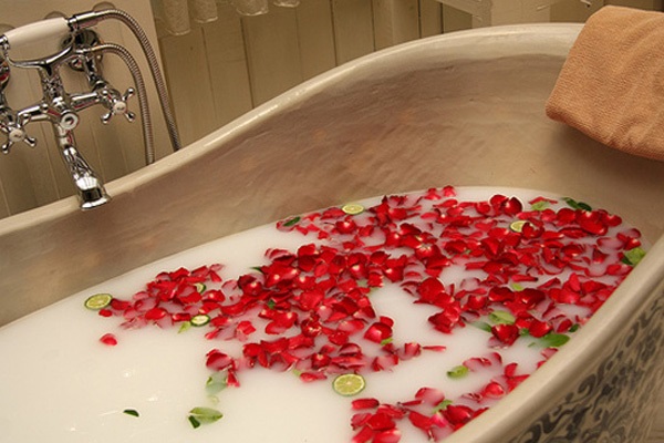 Romantikus fürdővel támogathatjuk meg a szerelmet, szenvedélyt