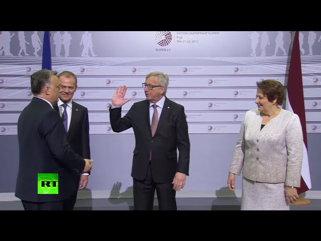 Juncker a rigai csúcson Orbán Viktornak lekevert egy pofont! – videó