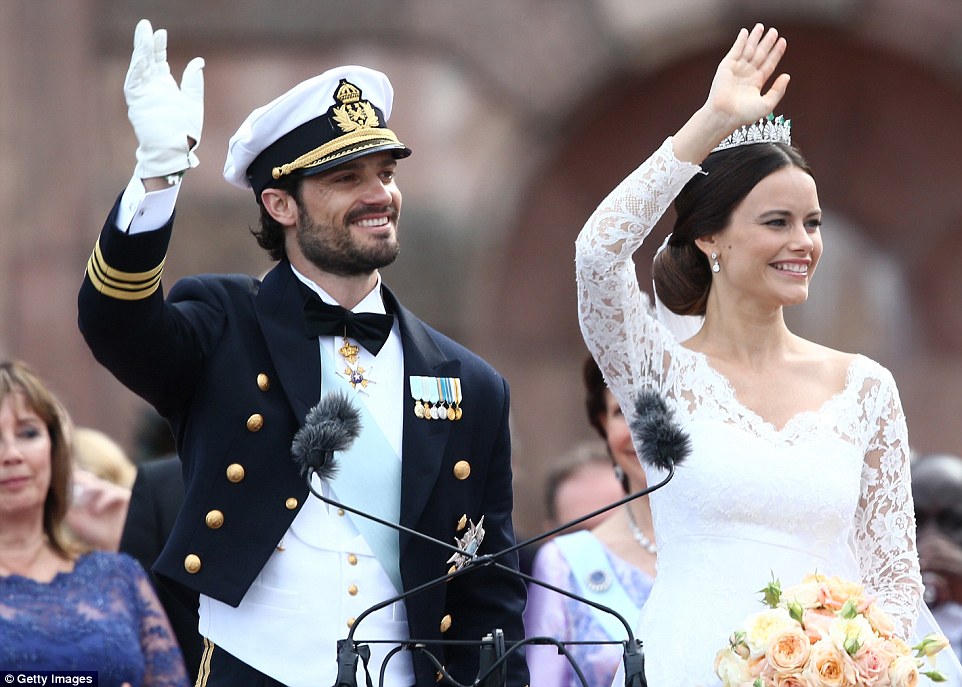 Ilyen csodaszép volt a svéd herceg esküvője az egykori modellel – videó