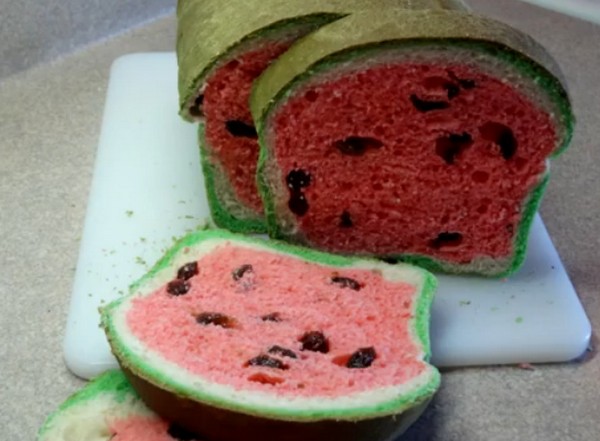 Ötletes!!! Így készíthetsz görögdinnyére hasonlító kenyeret- videó