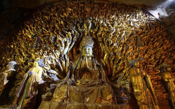 Ismét ragyog a kínai Tacu Ezerkarú Buddhája