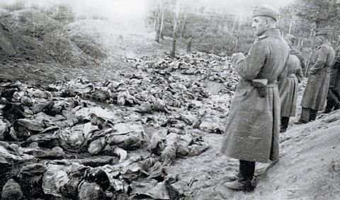 Emléktáblát avattak a Pozsony-Ligetfaluban lemészárolt magyarok és németek tömegsírjainál