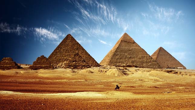 Agyonlőtték az egyiptomi idegenforgalmi rendészet két tagját a piramisok közelében