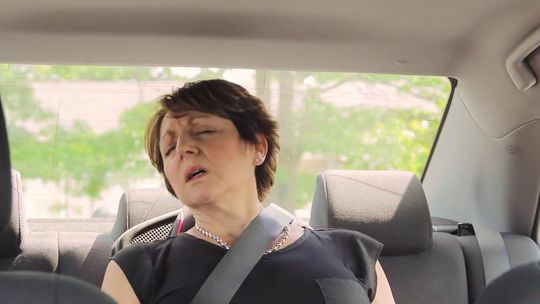 Kísérlet - Kibírnak 10 percet a felnőttek egy felforrósodott kocsiban? - videó