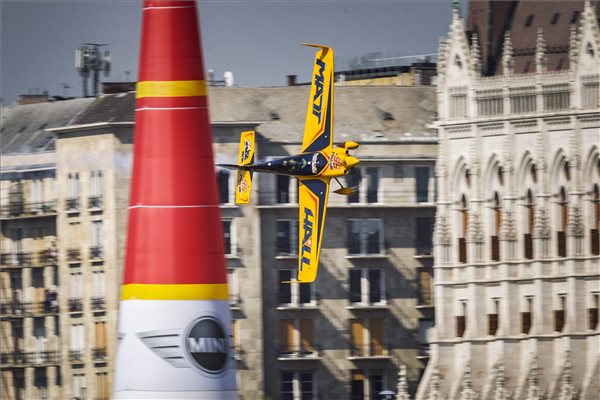 Red Bull Air Race - Hannes Arch nyert, Besenyei hatodik Budapesten
