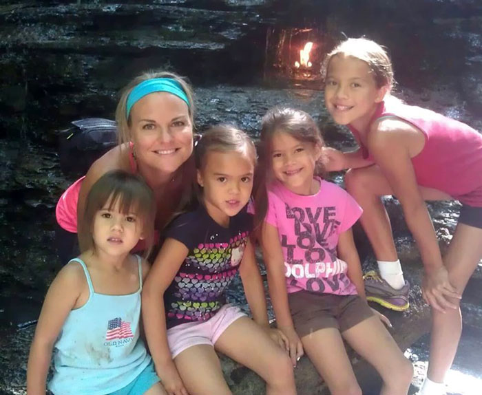 mom-adopts-4-daughters-brain-cancer-death-best-friends-elizabeth-diamond-laura-ruffino-4 (1)