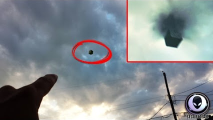 UFO egy fekete lyukból? – érdekes képek