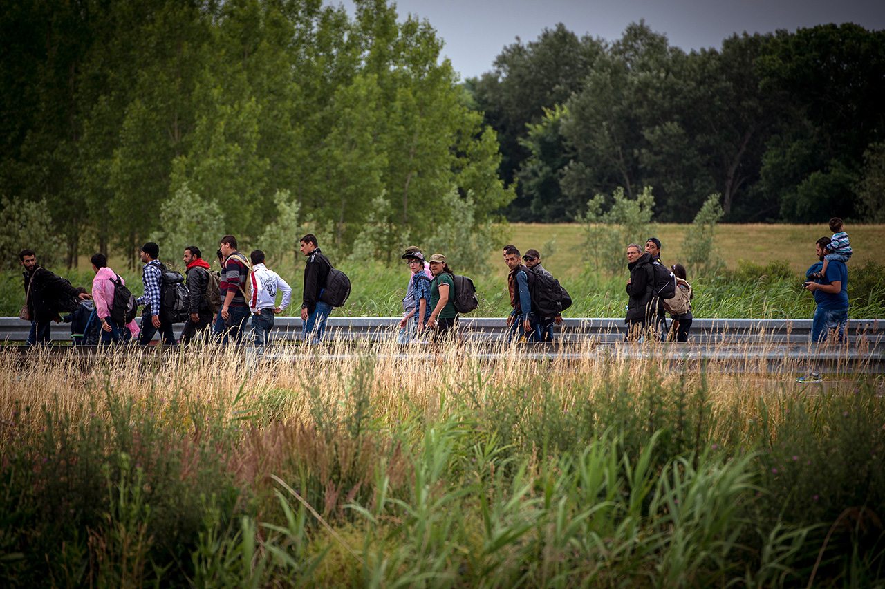 Illegális bevándorlás - A migránsok több millió eurót költenek naponta Szerbiában