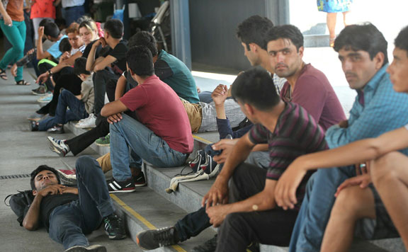 Illegális bevándorlás - Megnyílt a tranzitzóna a Déli pályaudvarnál is