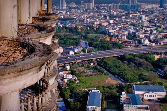 A világ  egyik legmagasabb hátrahagyott felhőkarcolója - videó