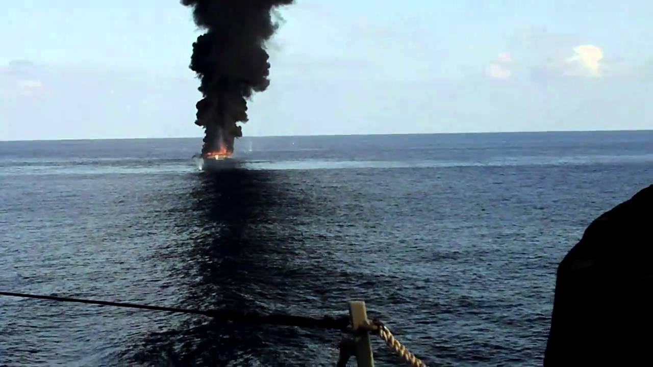 Megvédheted magad hadihajókkal a vizeken a szomáliai kalóztámadásoktól - videó 18+!