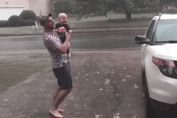 toddlers-adorable-reaction-to-summer-rain