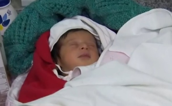 Ez a 4 napos menekült kisbaba a Keleti aluljáróban jött a világra