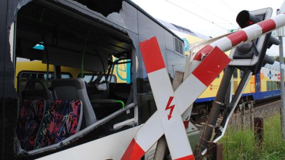 60 gyerek életét mentette meg a fiatal német buszvezetőnő – videó