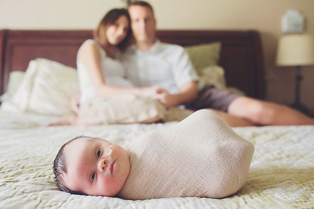Szívfacsaró fotókat készítettek Down szindrómás haldokló kisbabájukról a szülők