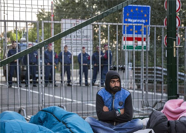 Illegális bevándorlás - Szakértő: Horvátország vagy Románia felé kerülhetnek a migránsok