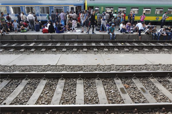 Illegális bevándorlás - ORFK: a rendőrség a szükséges mértékben van jelen a pályaudvarokon
