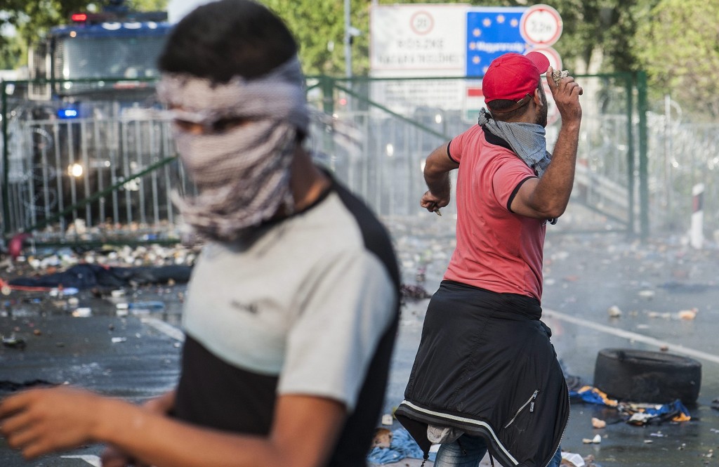 Az égvilágon semmi baj nincs a migránsokkal az egyik magyarországi hír jellegű televízió szerint – videó