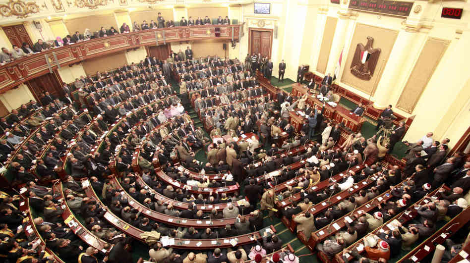 Új kormányt esketett fel az egyiptomi elnök