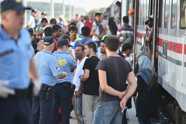 Illegális bevándorlás - Letenyére ismét buszokkal viszik a horvátok a migránsokat
