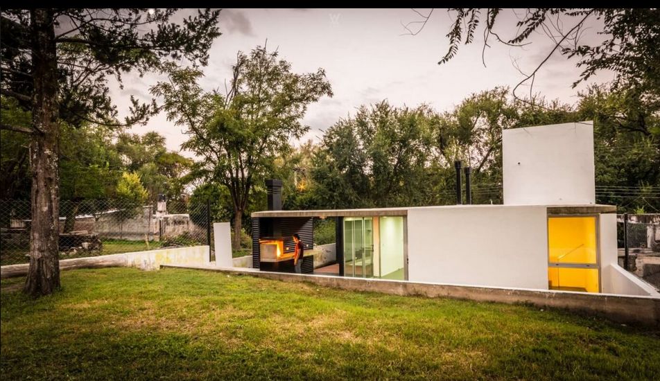 Külvárosi ház minimalista vonásokkal Dél-Amerikában