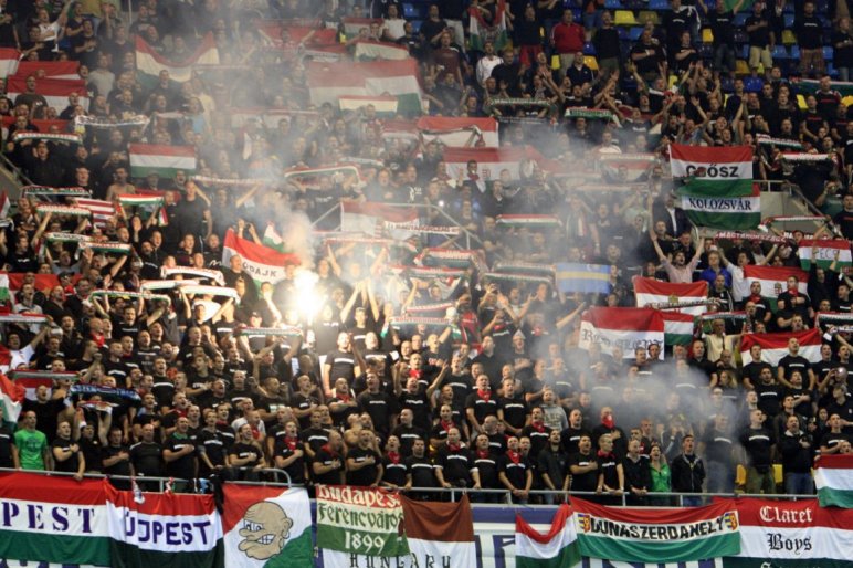 Magyar-román - Futballszurkolók randalíroznak a Deák tér környékén