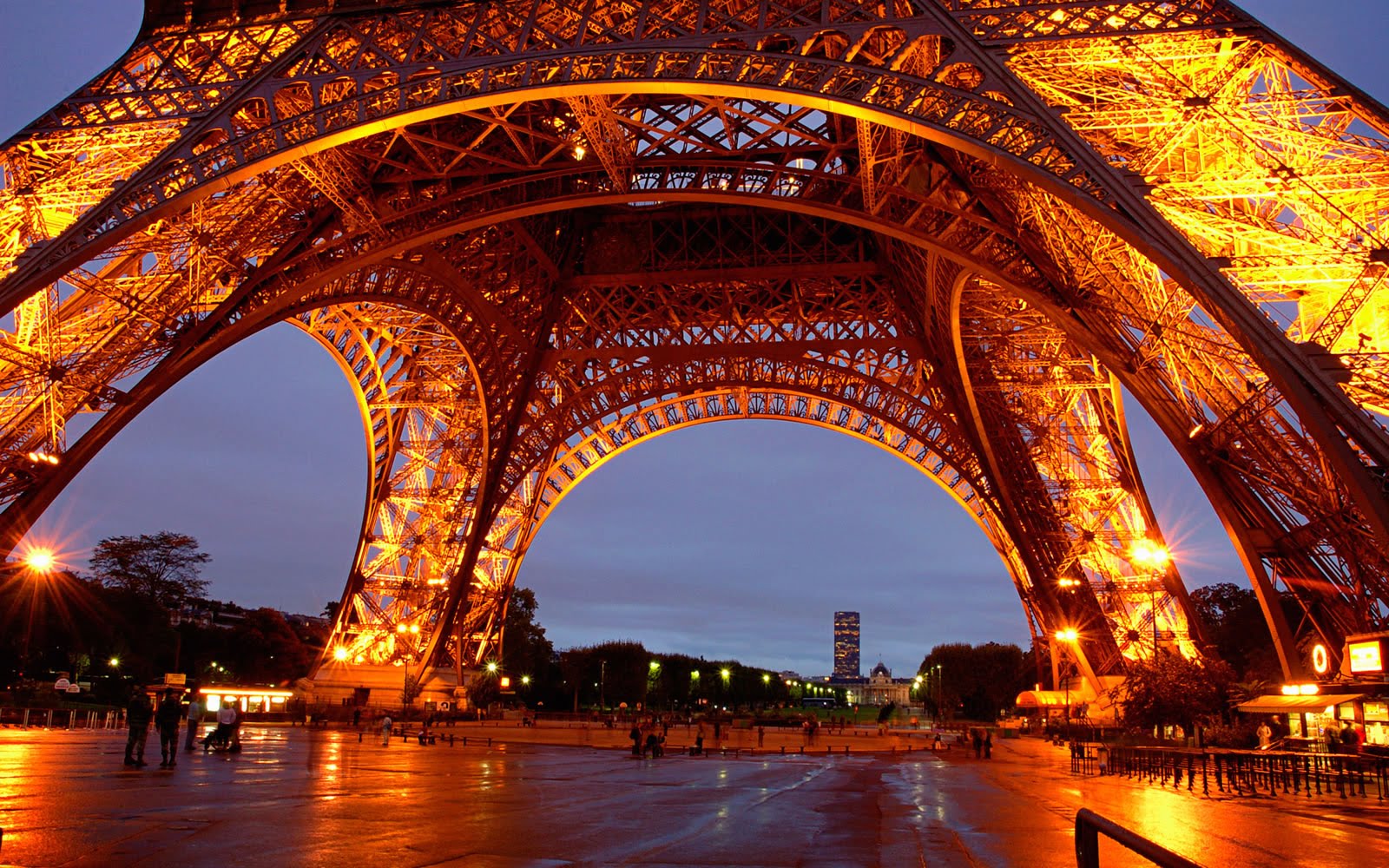 Zárva az Eiffel-torony a döntőt kísérő incidensek miatt