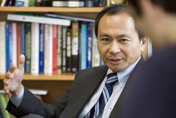 Francis Fukuyama: a demokratikus modell válságban van