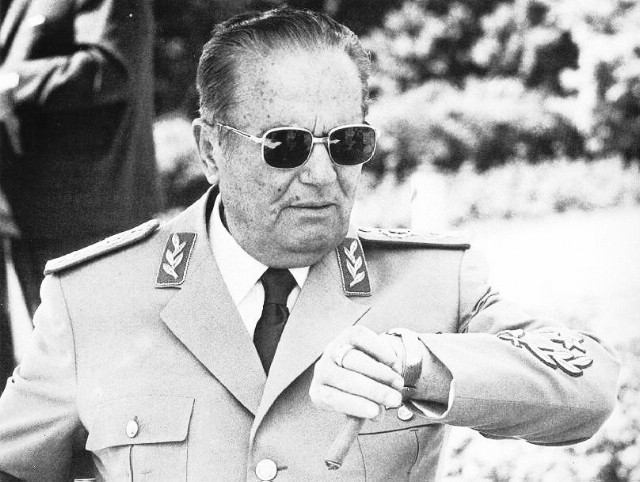 Josip Broz Tito uralkodóktól kapott ajándékaiból nyílik kiállítás Dunaújvárosban
