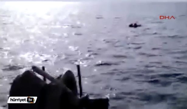 Másfél éves menekült kisgyereket mentettek ki a tengerből – drámai videó 18+