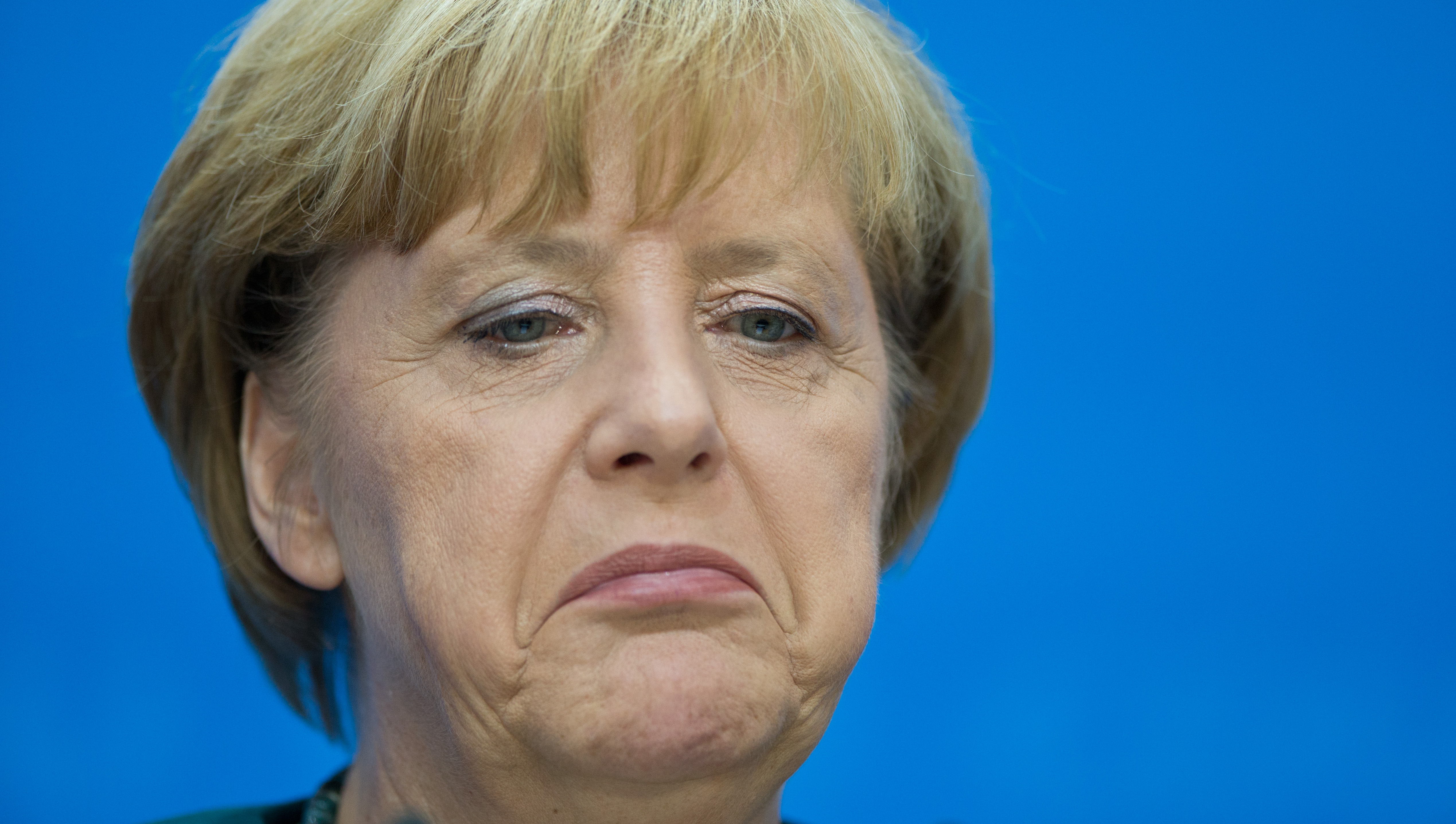 Seehofer vasárnapig adott haladékot Merkelnek a menekültáradat feltartóztatására
