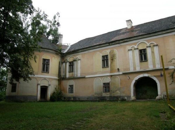 Történelmi kulturális kalandparkká alakítják az erdélyi gyalui várkastélyt
