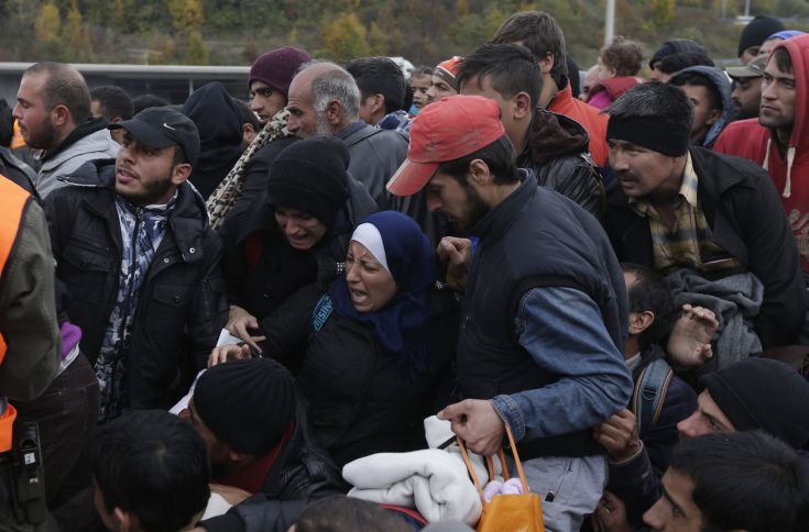 Már kétezren rekedtek a görög-macedón határon