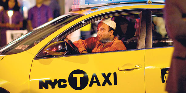 Sírva fakadt a muszlim taxisofőr, amikor vendége beült autójába