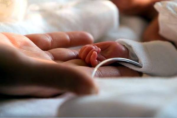 24 hétre született babát élesztettek újra a kunszentmártoni mentősök