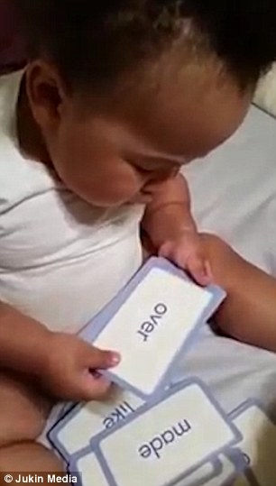 Elképesztő! 19 hónapos ez a kisfiú, de már tud olvasni!