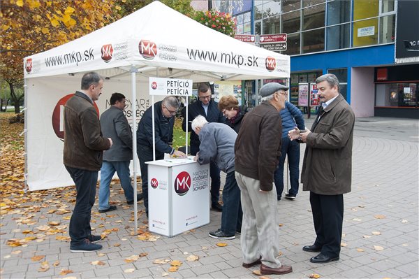A szlovákiai MKP aláírásgyűjtése a menekültkvóták ügyében