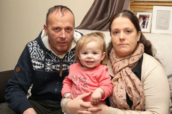 Beleevett a mosókapszulába a 17 hónapos kislány – majdnem meghalt