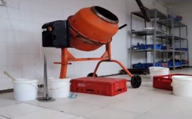 Betonkeverőben készítették a gyrost egy illegális Pest megyei üzemben - videó