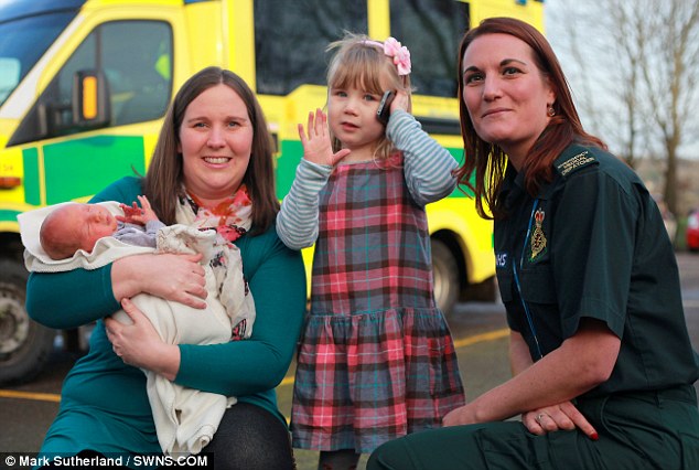 Megmentette terhes anyukája és kistestvére életét a 3 éves kislány