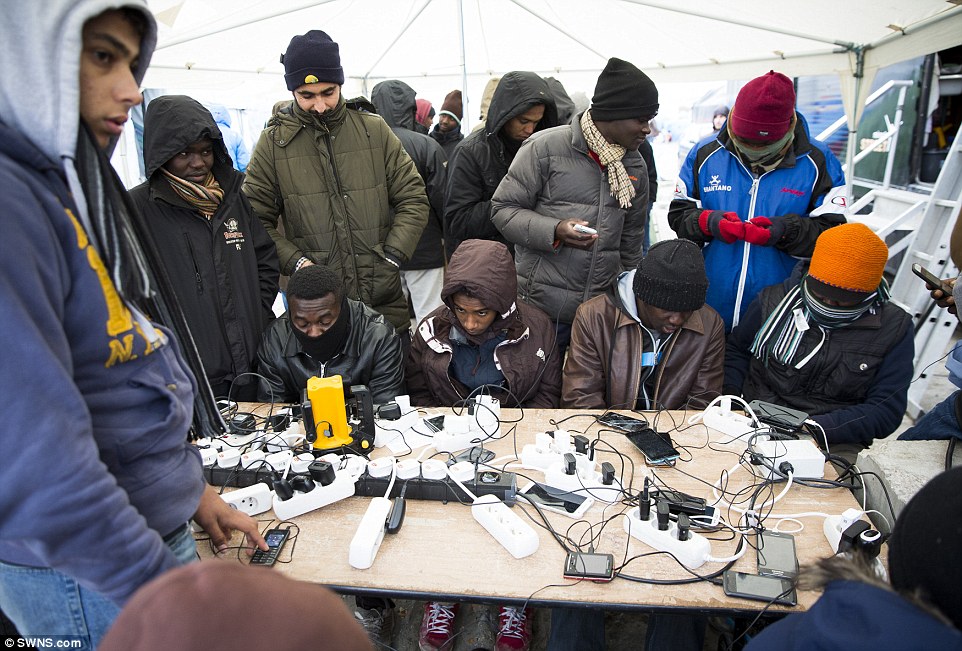 Önálló várost kaptak a migránsok Calais-ban