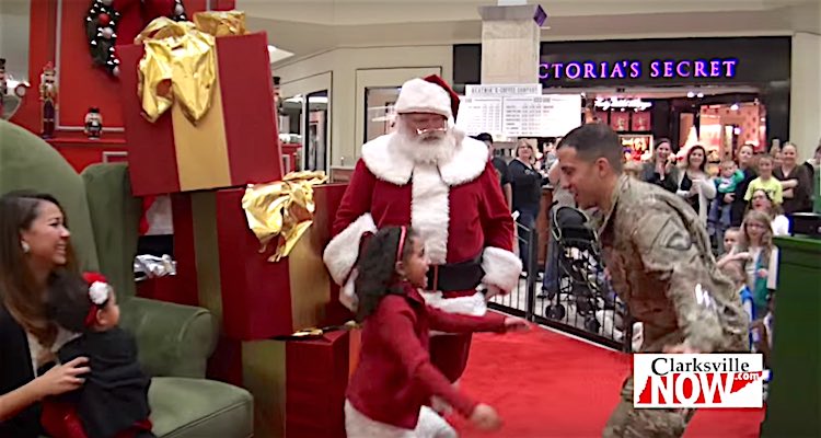 Rég nem látott katona apukájukat kérték karácsonyra a lányok - megható videó