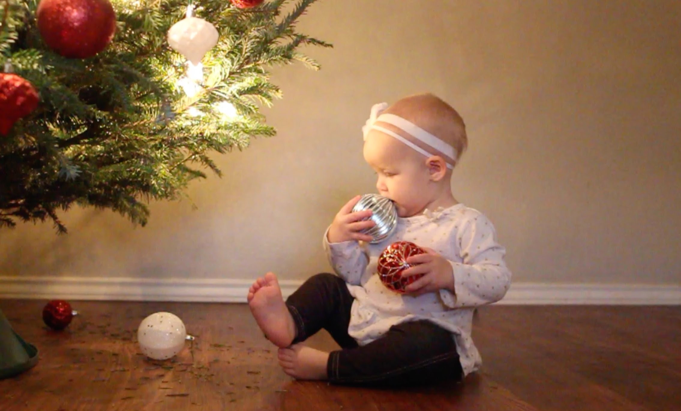 Felfedező baba vs első karácsony – vicces videó