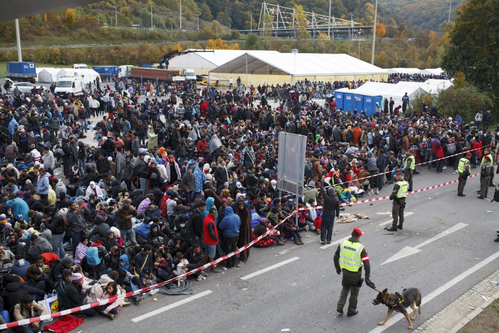 Ausztria a jövőben csak Spielfeldnél engedi át a migránsokat