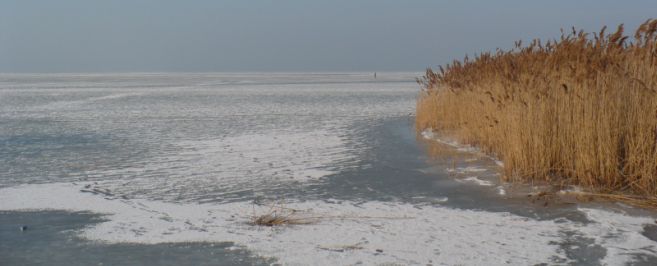 Veszélyes marad a Balaton jege a hétvégéig