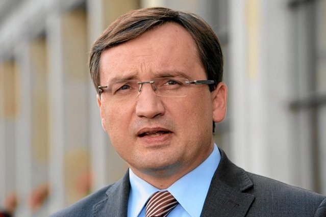 Lengyel miniszter: rossz emlékeket idéz a német uniós biztos kijelentése