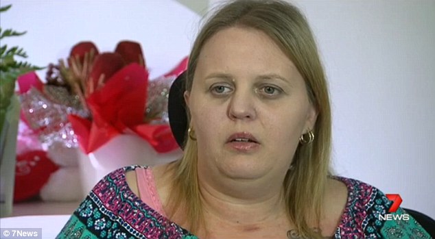 Migrénjétől akart megszabadulni, de nyaktól lefelé lebénult az ausztrál nő