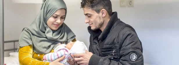 Hálából Angela Merkelnek nevezte el első gyermekét a szír menekült pár