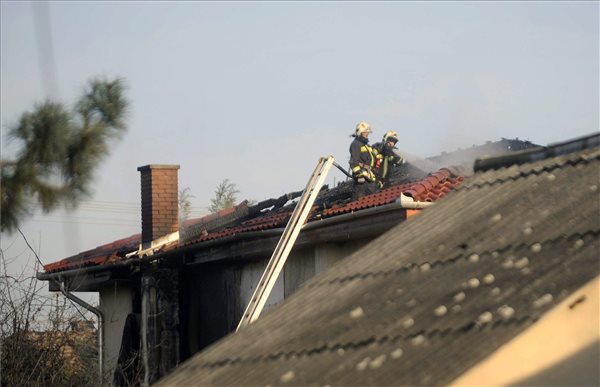 Leégett egy családi ház tetőszerkezete Gyömrőn
